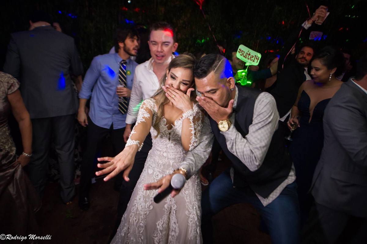 noiva com andinho malha funk dançando no casamento da Quinta do Chapecó