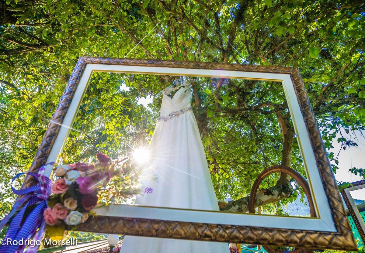 fotodo vestido da noiva da casa de festas Casuarinas no Rio de Janeiro