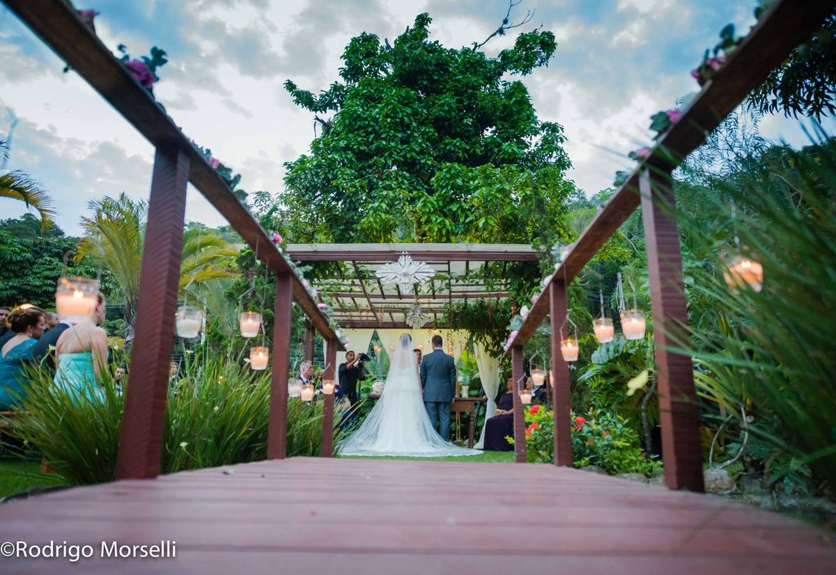 linda imagem da cerimonia na casa de festas casuarinas