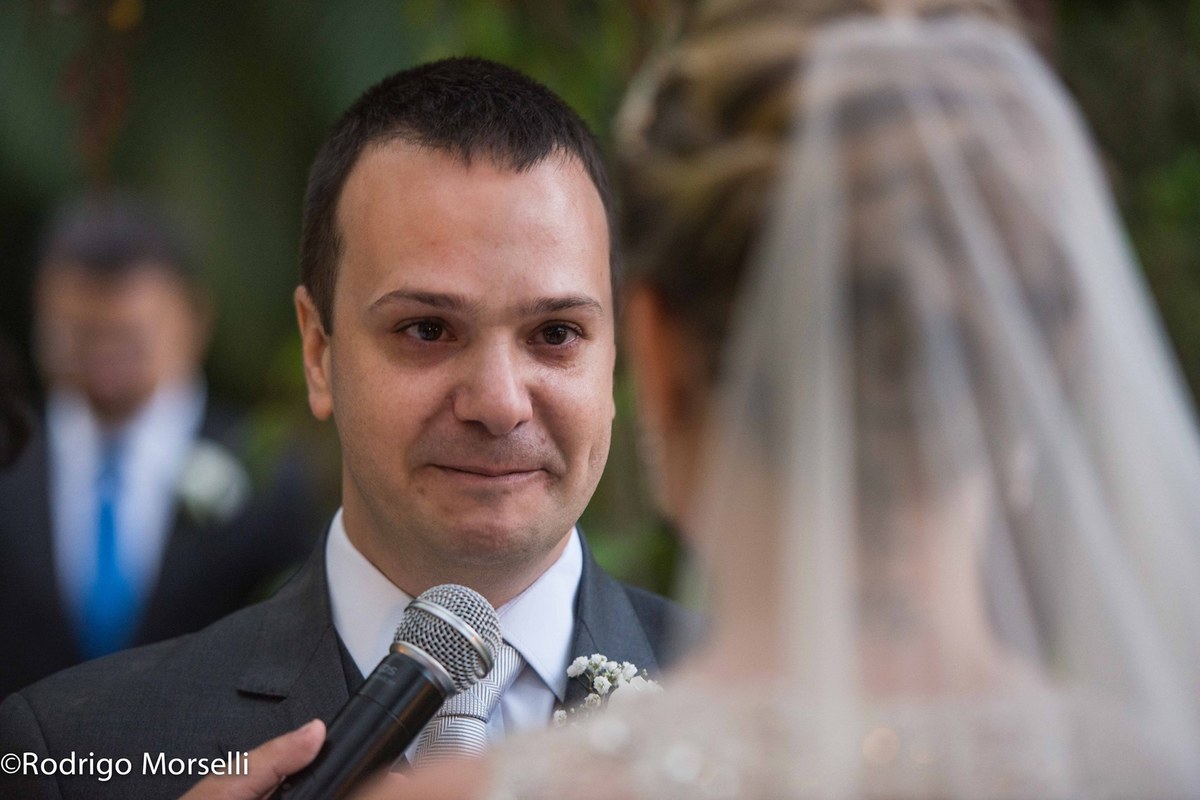 noivo falando os votos pra noiva