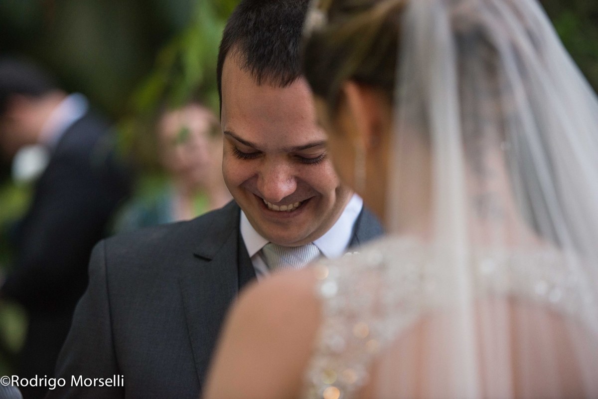 emoção do noivo ao ler os votos