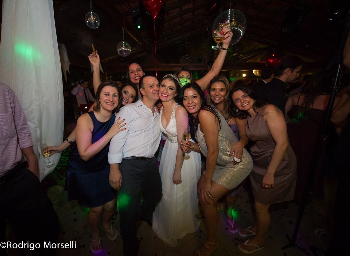 pose dos convidados do casal