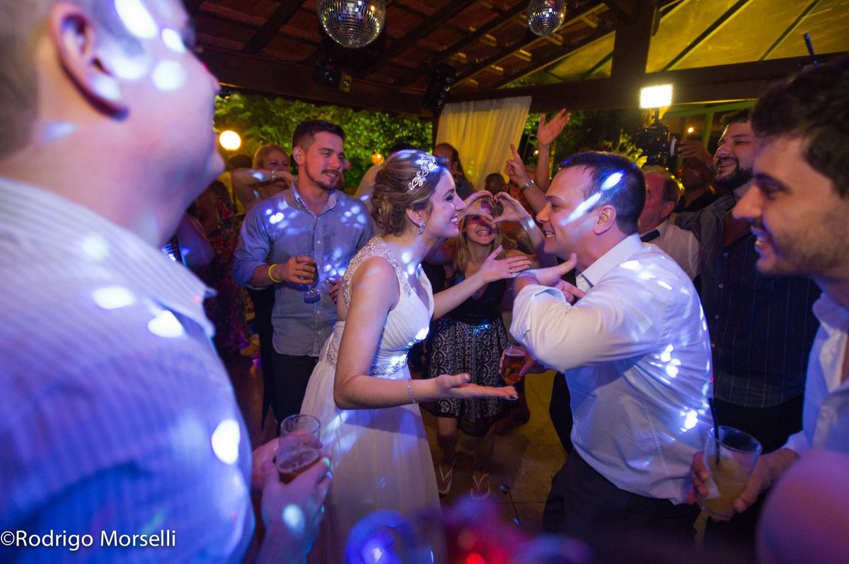 festa animada com o casal na casuarinas