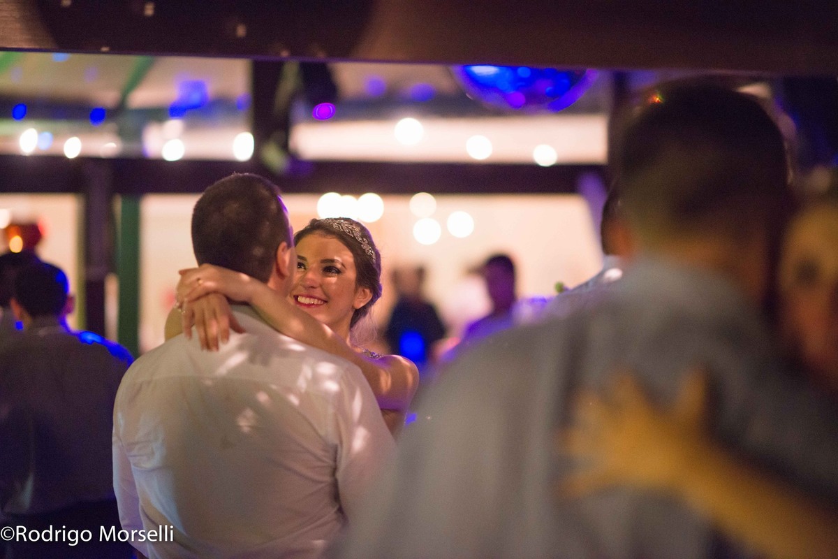 casal dançando na festa da casuarinas