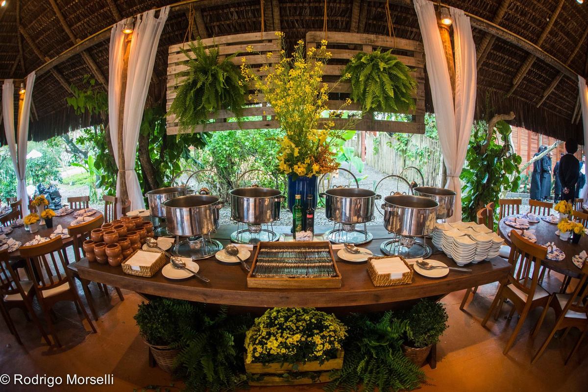 mesa de doces no casamento em Buzios