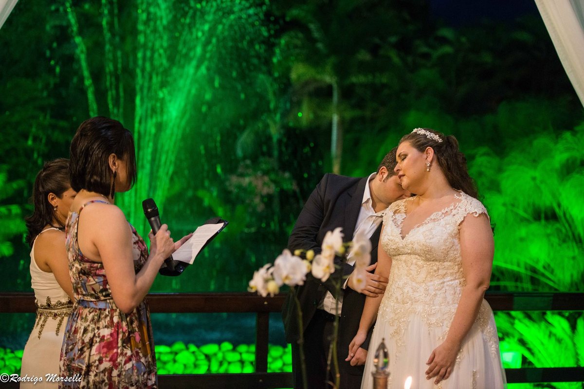 madrinhas abençoando o casal na cerimonia celta da Villa Morena