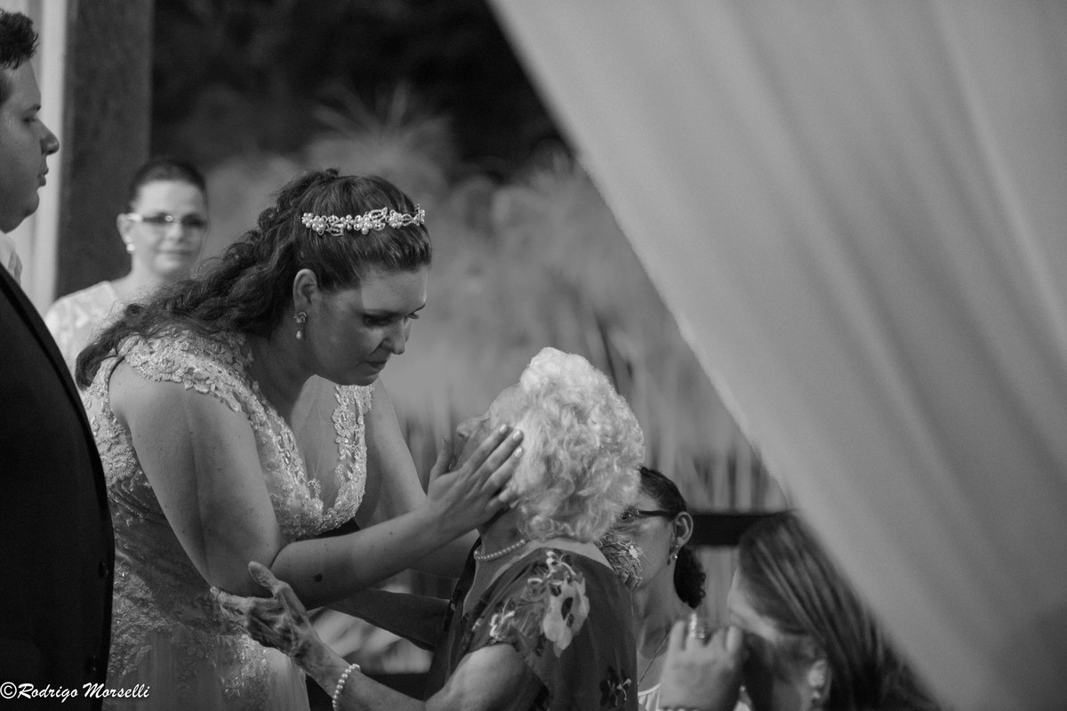 noiva se emociona com sua avó