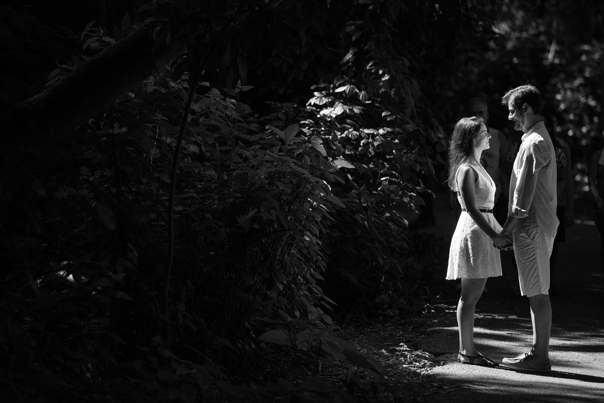 casal trocando olhares na pista Cláudio Coutinho