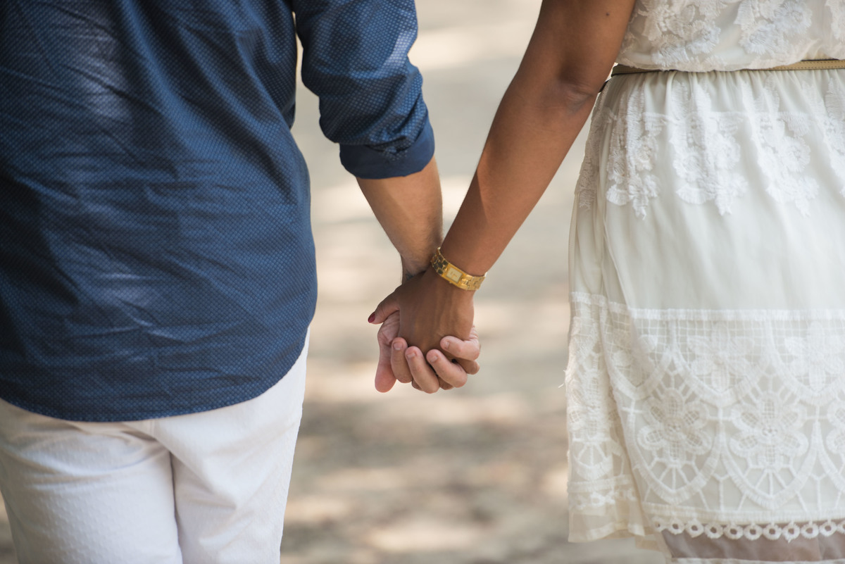 de maos dadas no ensaio pre wedding