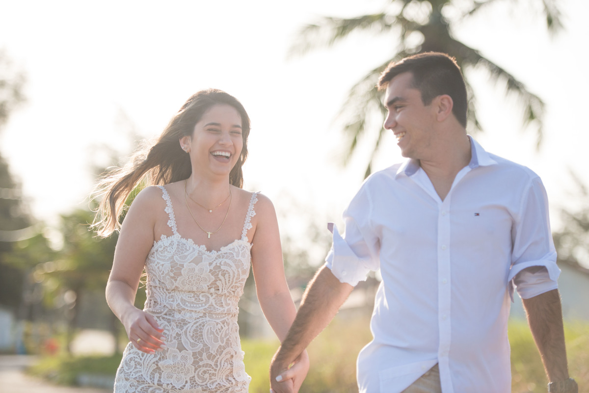 noivos passeando pela restinga da marambaia