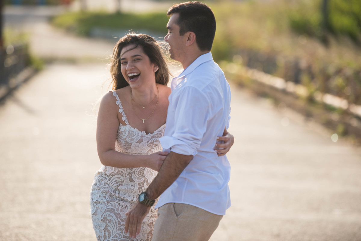 ensaio de casal na ponte antiga da restinga da marambaia