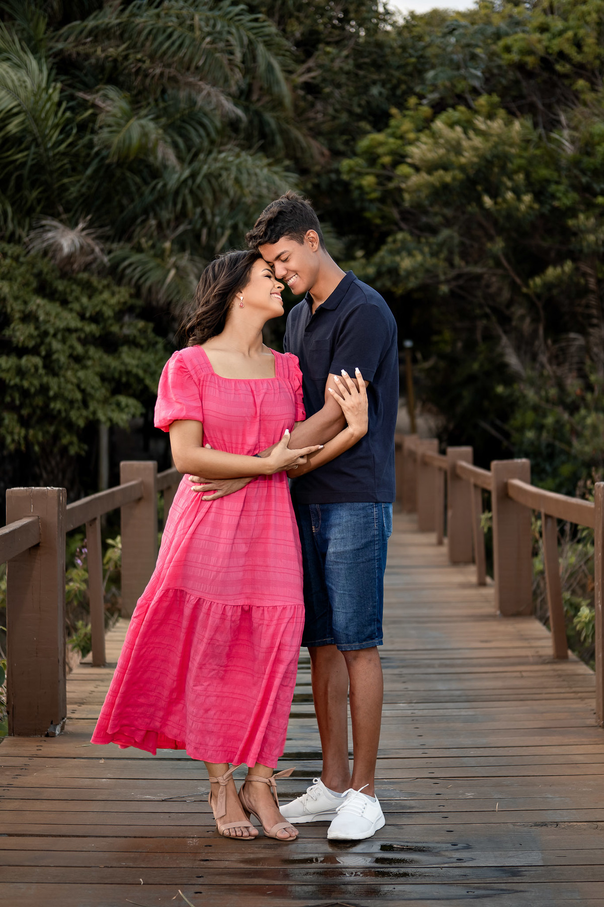 foto de casal romântico na ponte de Itacimirim Bahia
