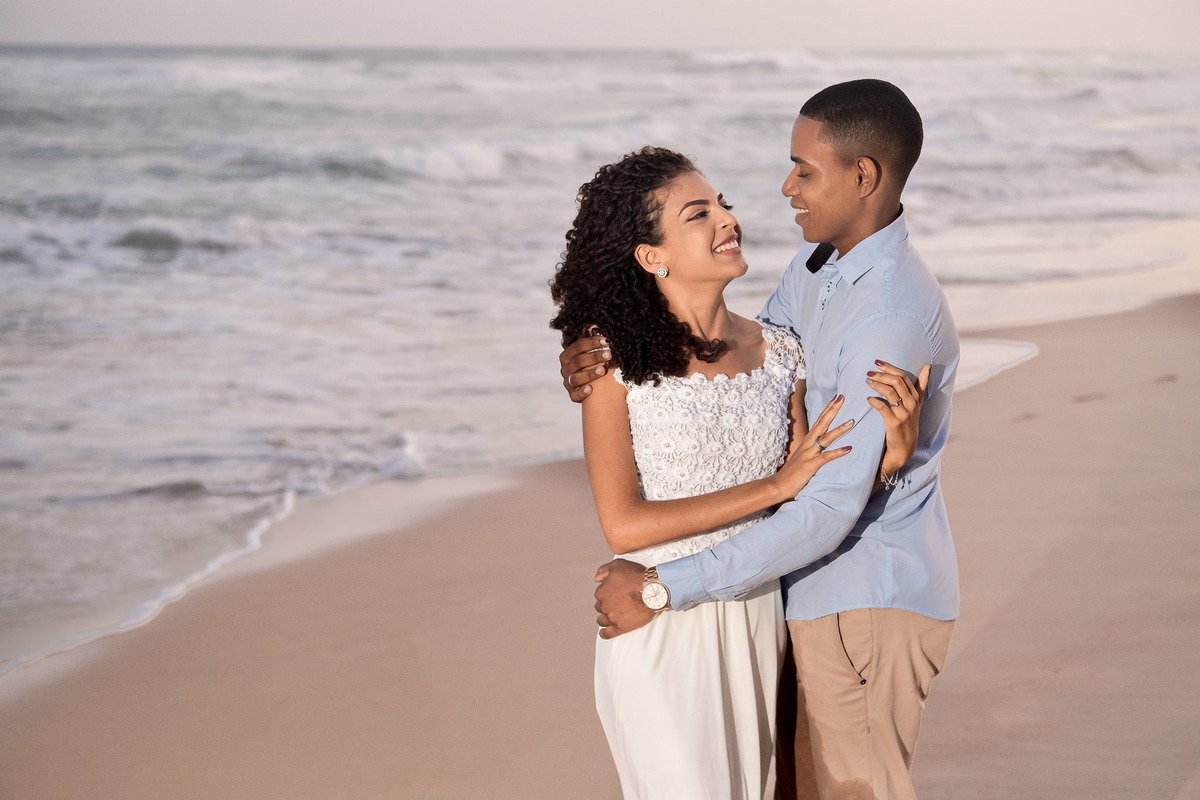 Retrato de casal na praia de Salvador - Ba