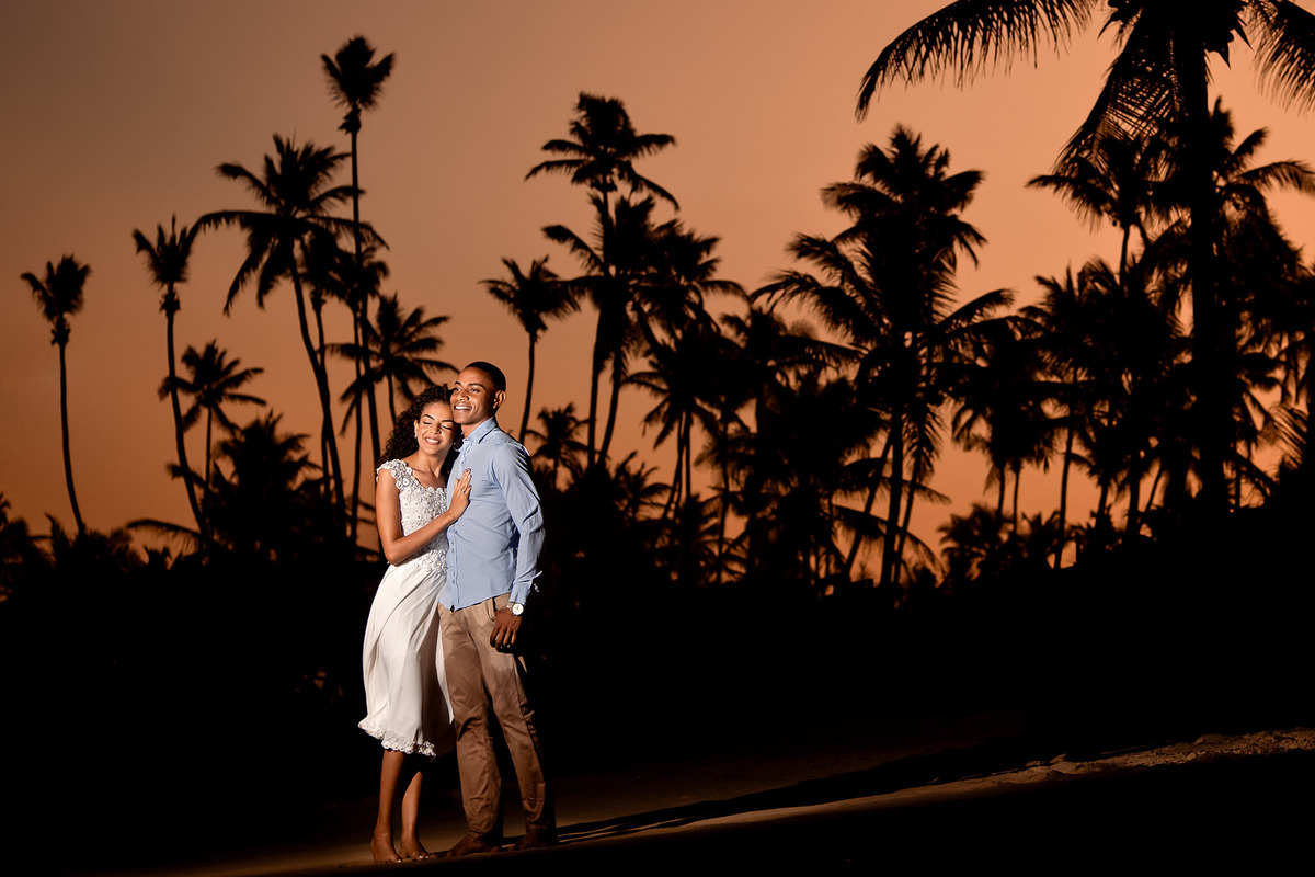 Foto de casal no por do sol em Salvador Bahia