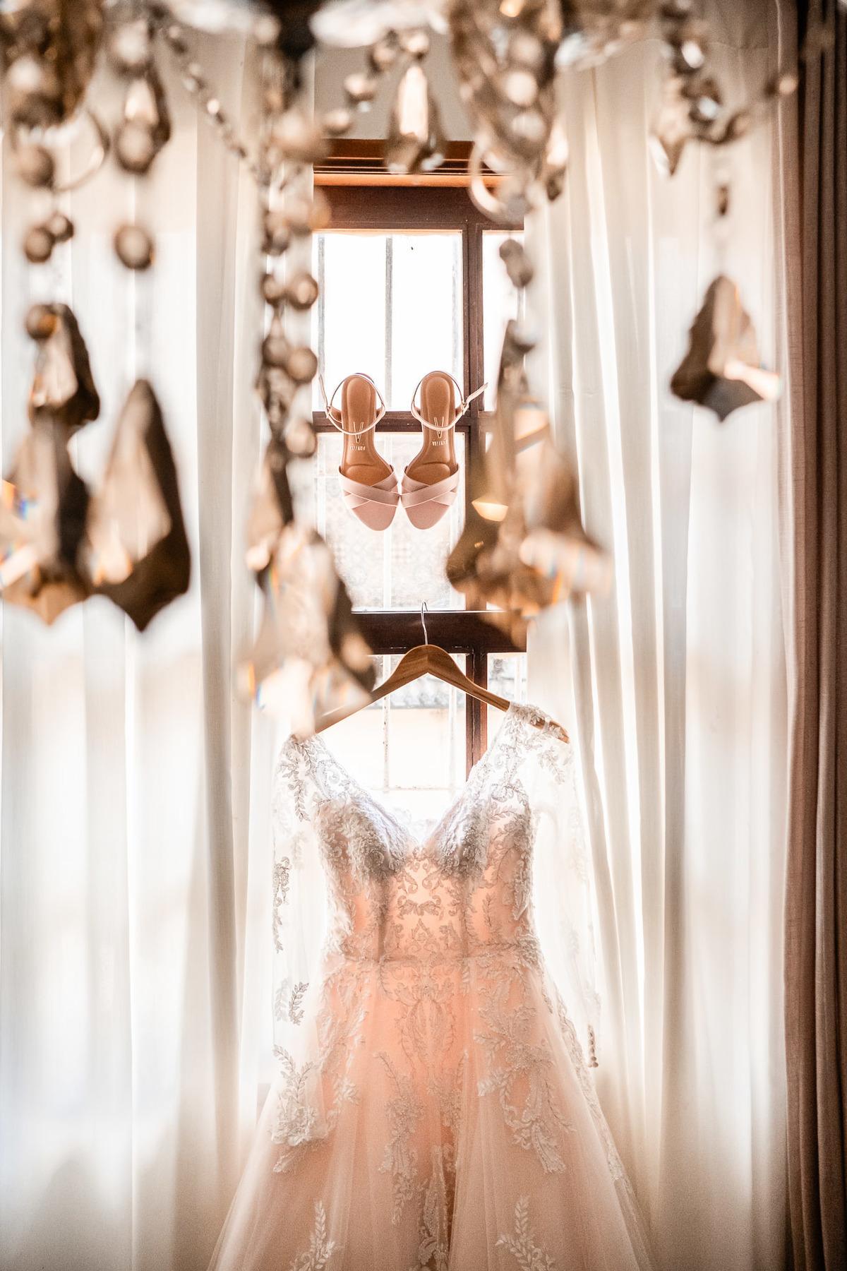 Foto do Vestido da noiva com lustre