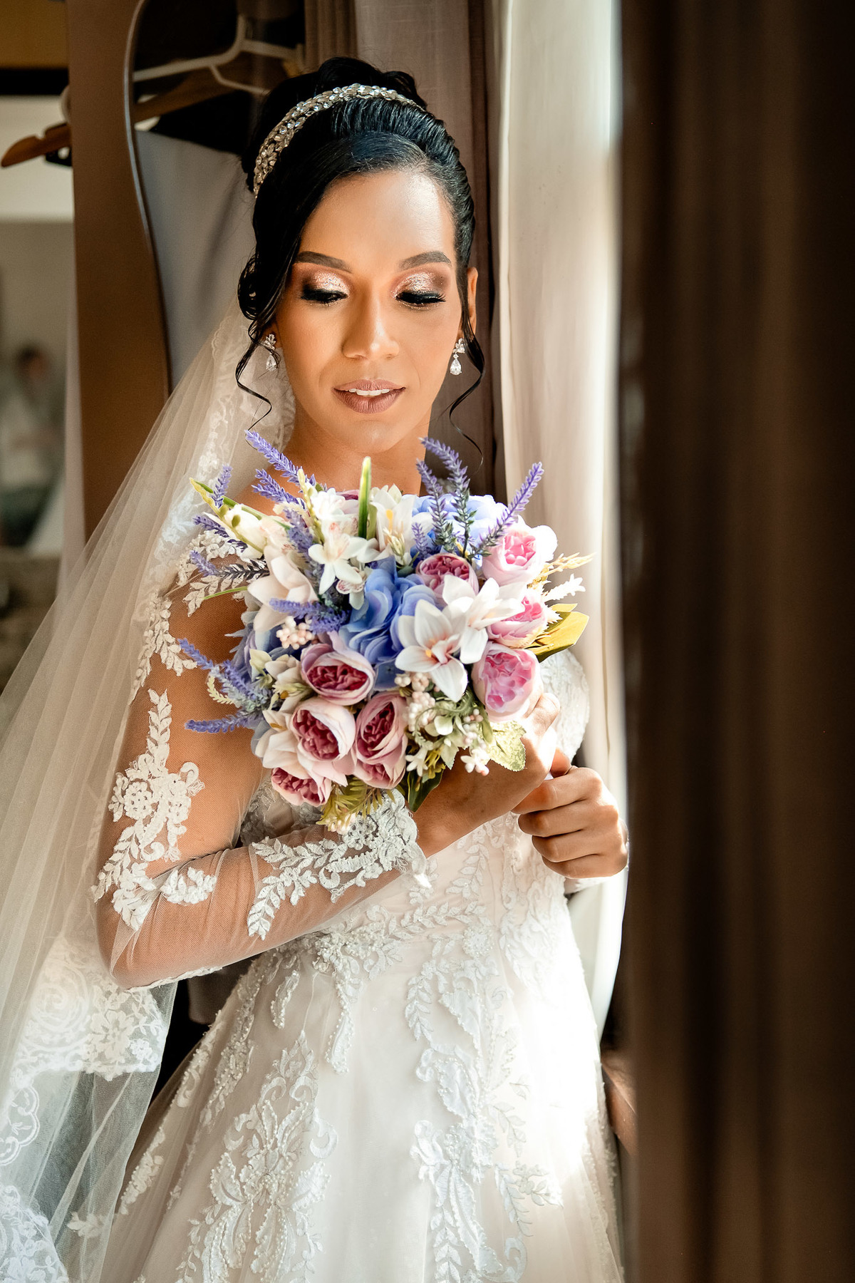 Buquê de flores da noiva no Sítio Canto Verde, detalhe do buquê da noiva floral casamento Lauro de Freitas.