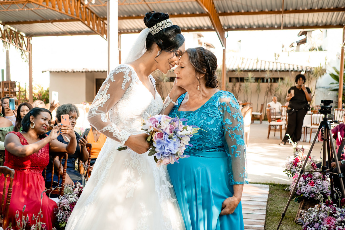 Padrinhos e madrinhas no Sítio Canto Verde, fotos com amigas da noiva casamento Lauro de Freitas.
