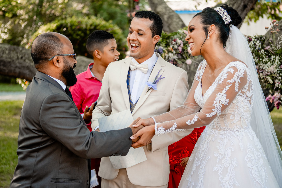 Padrinhos com os noivos no Sítio Canto Verde, foto em grupo padrinhos casamento Lauro de Freitas.