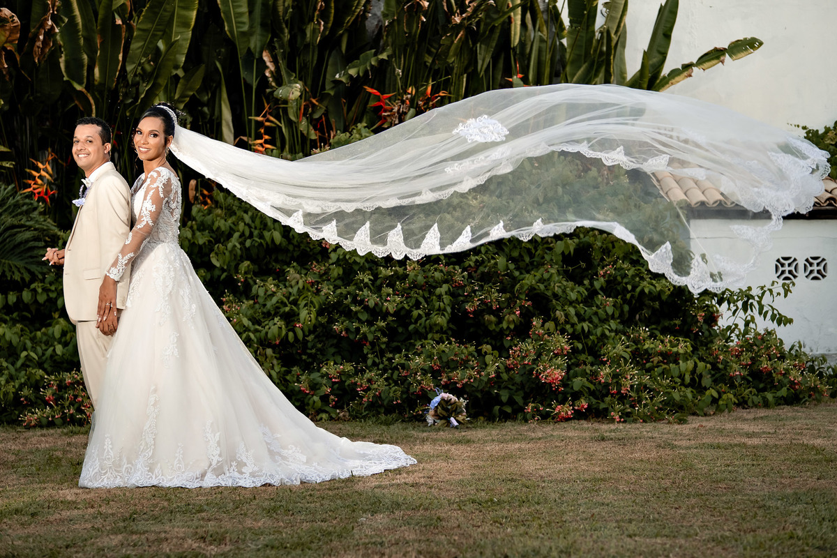 Dança dos pais com os noivos no Sítio Canto Verde, momento emocionante casamento Lauro de Freitas Bahia.