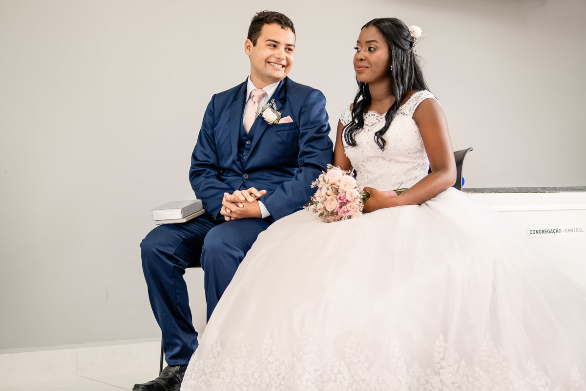 noivos durante cerimônia, Congregação Central casamento TJ, Salão do Reino casamento, casamento Testemunhas de Jeová, fotografia casamento Conceição do Jacuípe BA