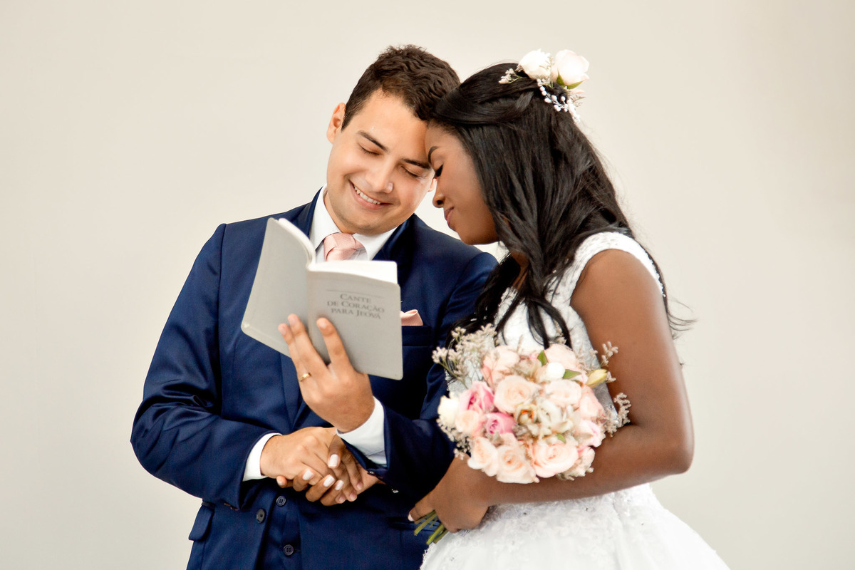 casamento Testemunhas de Jeová, casal hinário cântico, Cante de Coração para Jeová, noivos apaixonados cerimônia, fotografia casamento TJ Conceição do Jacuípe Bahia