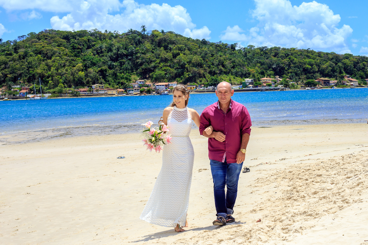 fotografia da entrada da noiva em um casamento da noiva