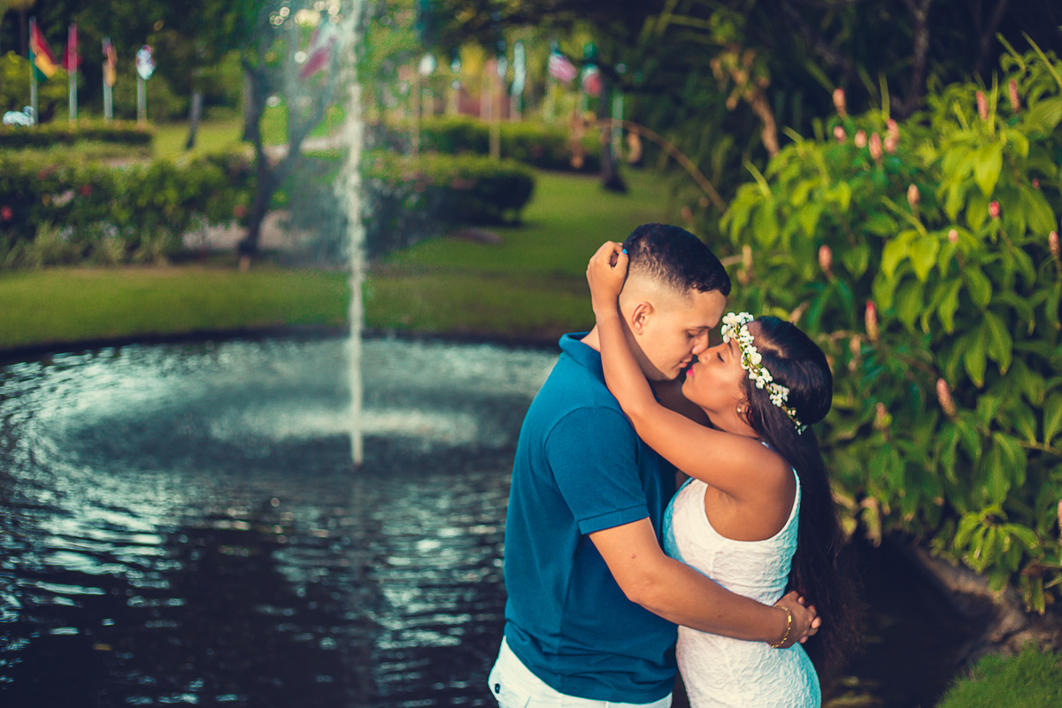 beijo romântico em ensaio pré-casamento