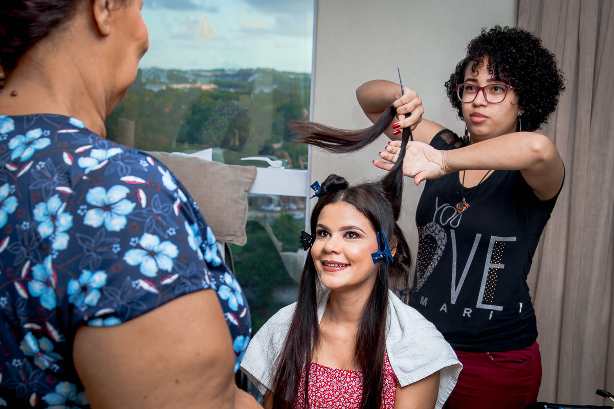 momento espontâneo da noiva com a mãe