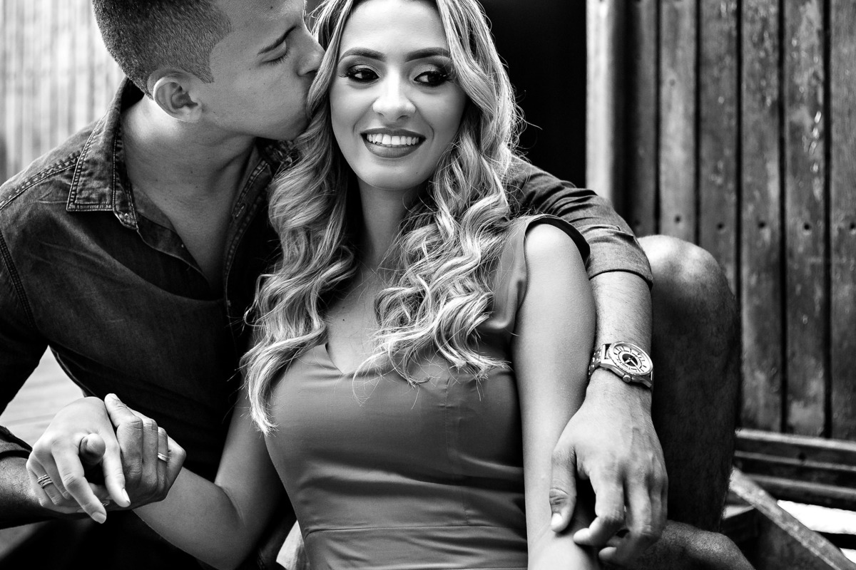 ensaio fotográfico em guarajuba, fotografia preto em branco no trenzinho