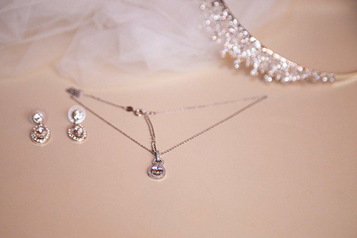 fotografia das joias da noiva, casamento de dia em Lauro de Freitas