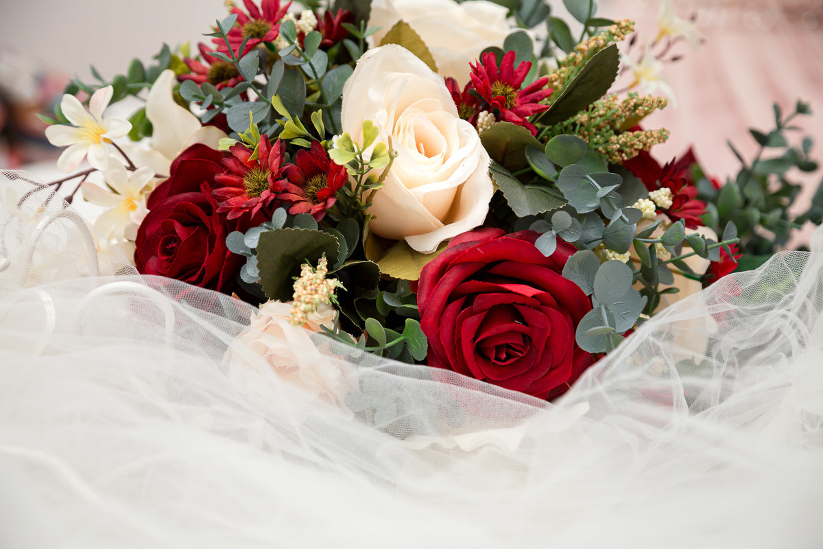 fotografia de buquê da noiva em casamento