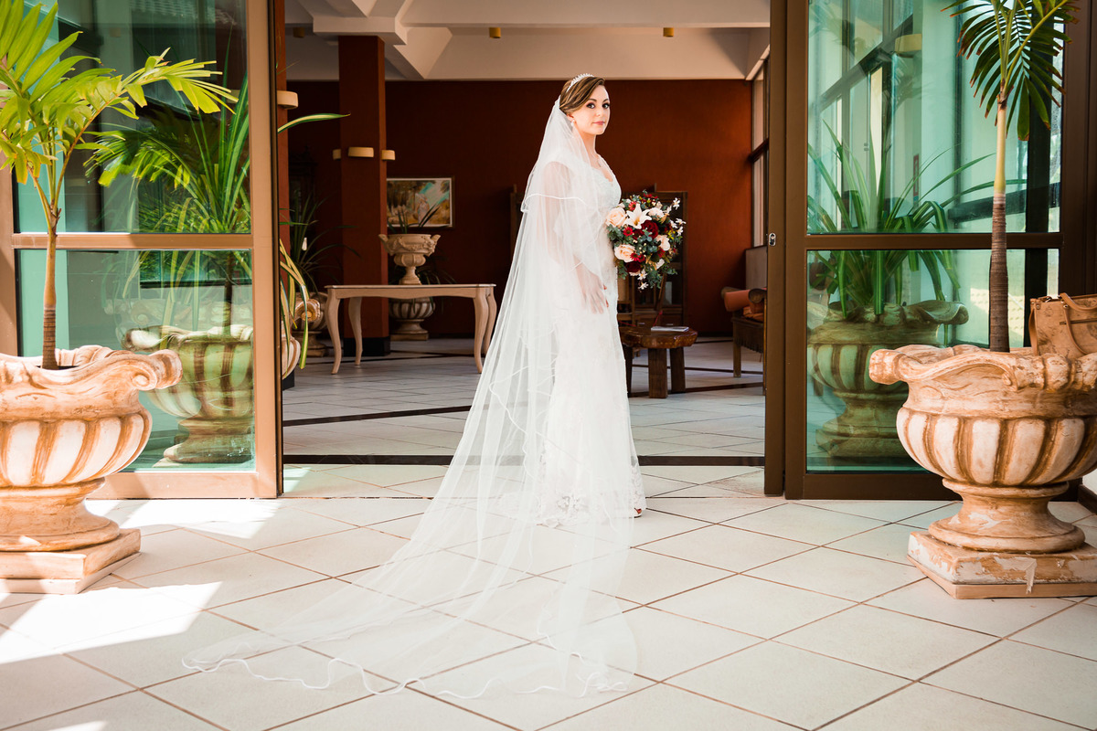 noiva pronta para casar. Retrato feito no hotel catussaba em Salvador - BA