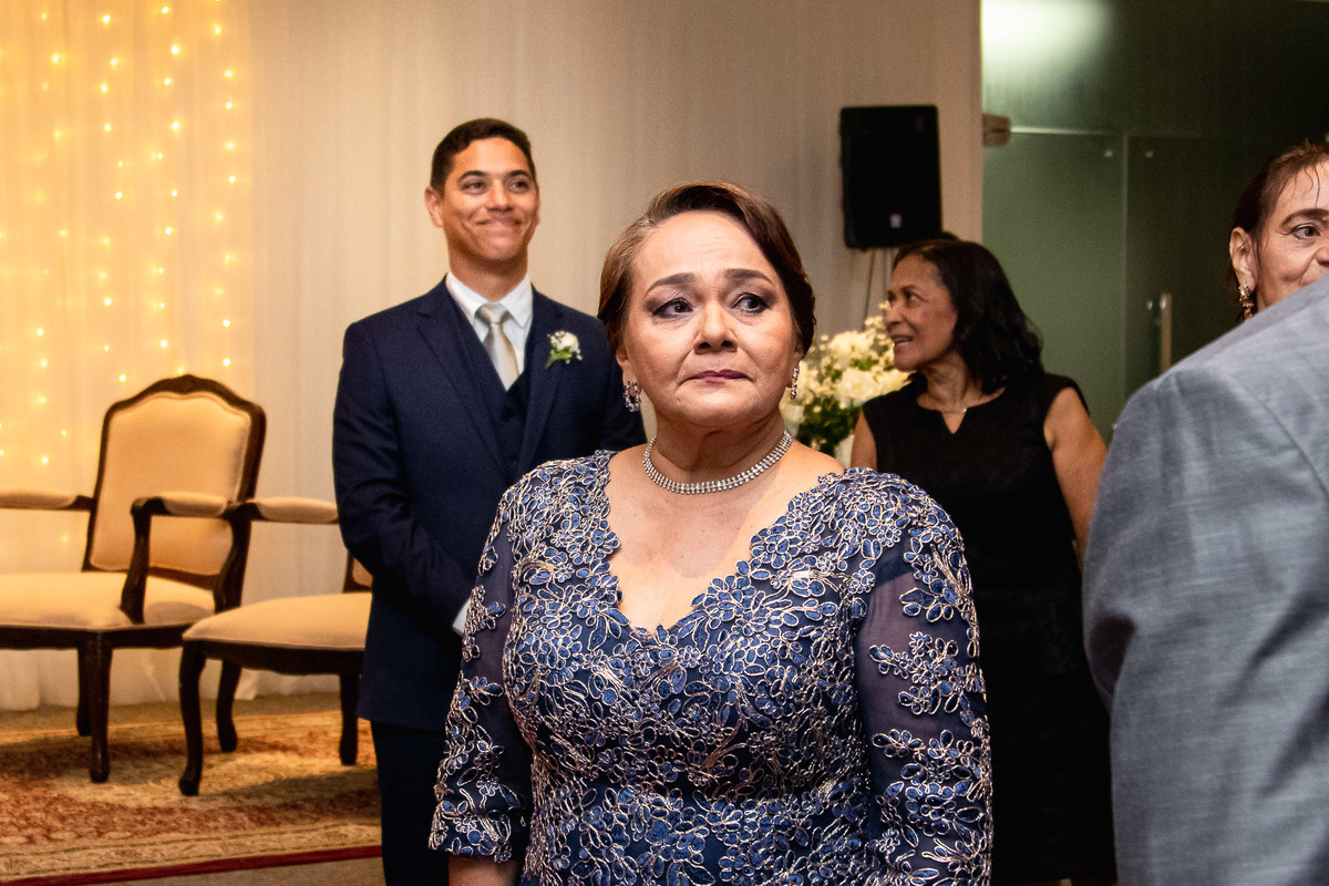 mãe do noivo emocionada em salvador