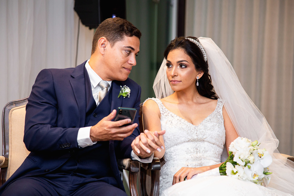 noivos testemunhas de jeová se olhando no altar em salvador