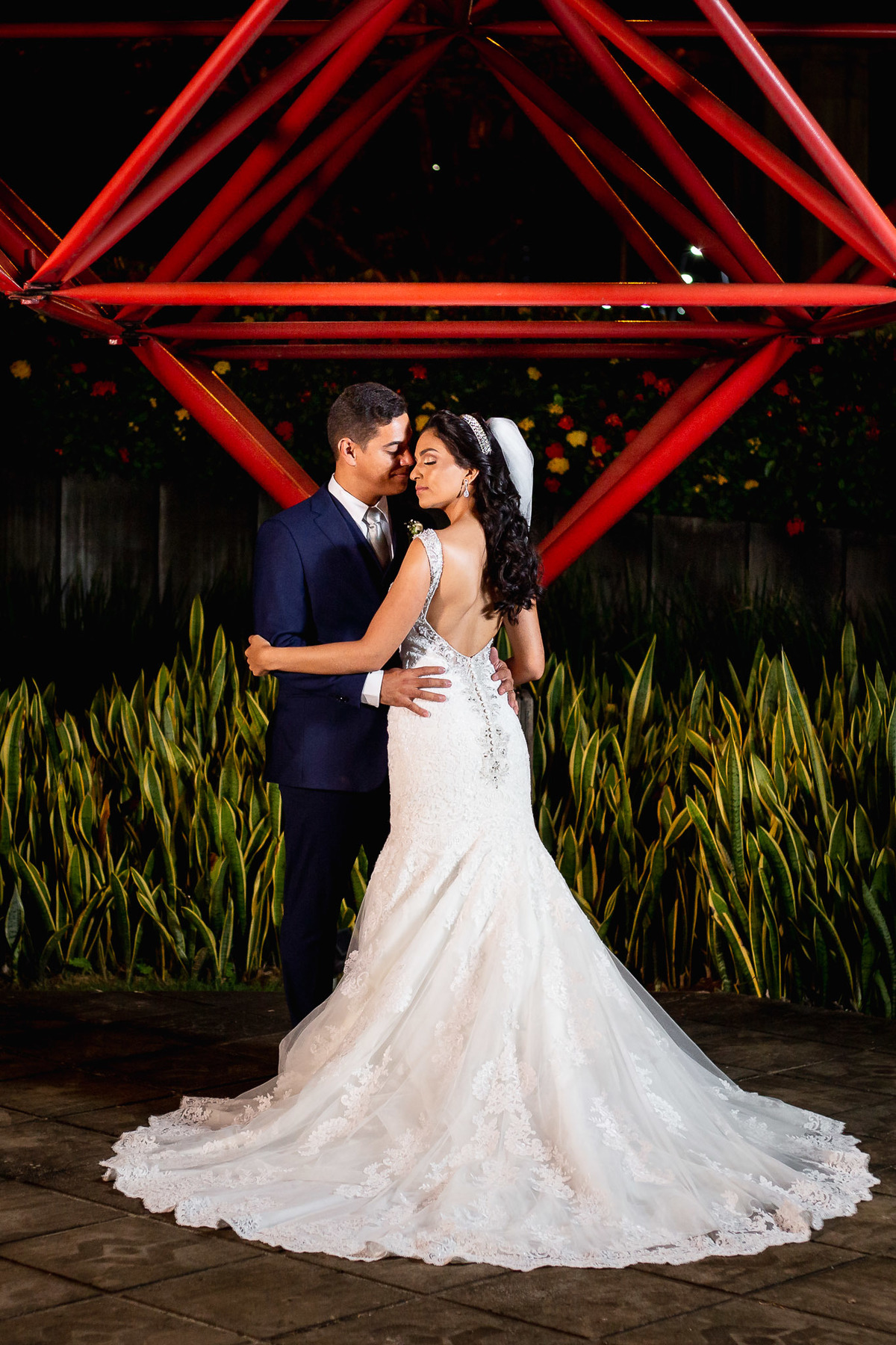 foto da noiva de costas com vestido sereia da elizabeth marie noivas salvador