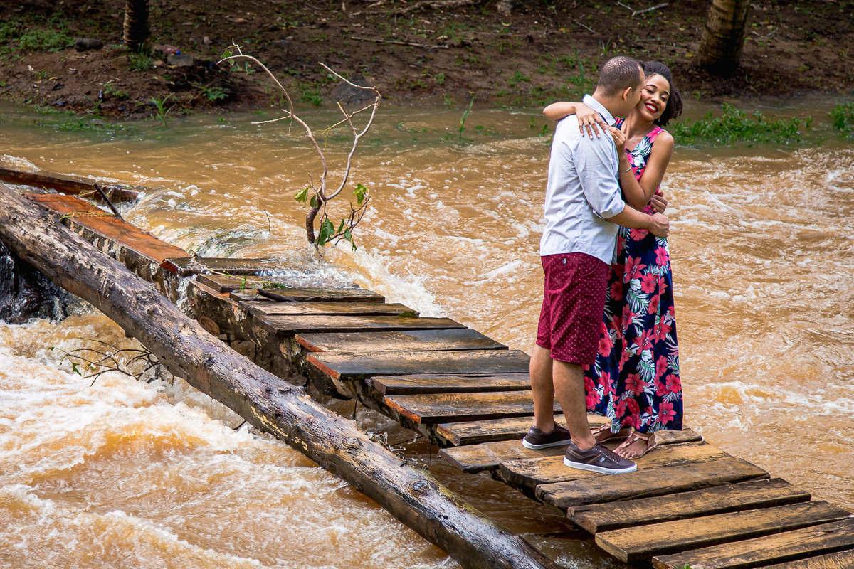 foto de casal na ponte em nilo peçanha