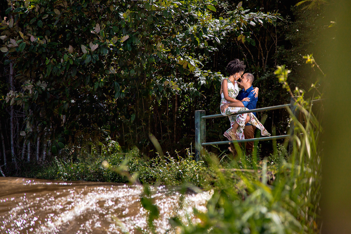 ensaio fotográfico pré casamento na parte de cima da cachoeira de pancada grande ituberá