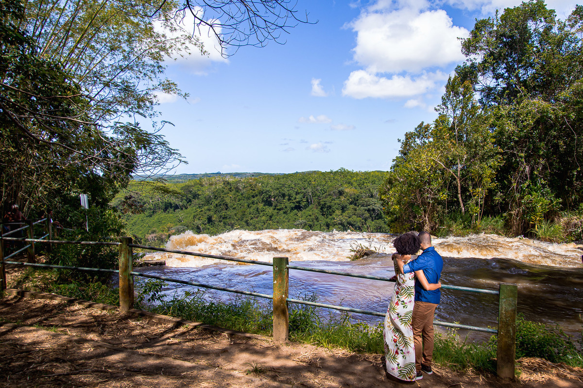 ensaio fotográfico pré casamento na parte de cima da cachoeira de pancada grande ituberá