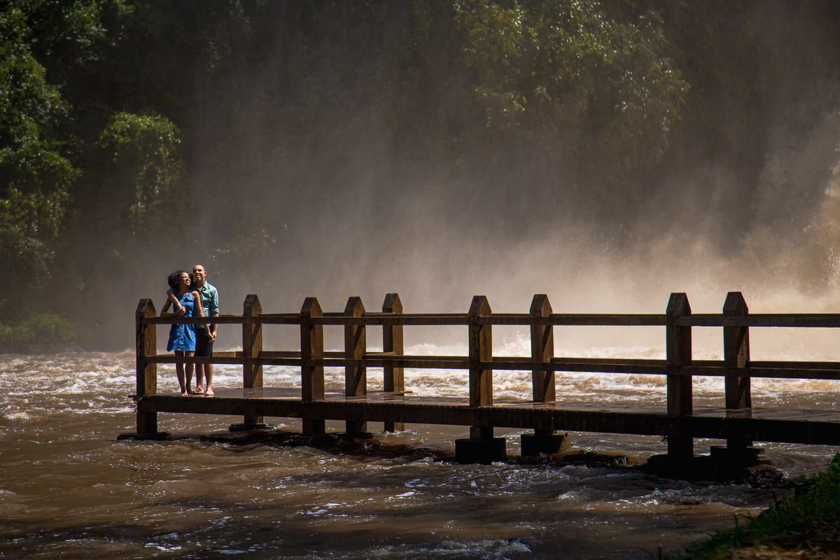 ensaio fotográfico pré casamento na ponte da cachoeira de pancada grande ituberá
