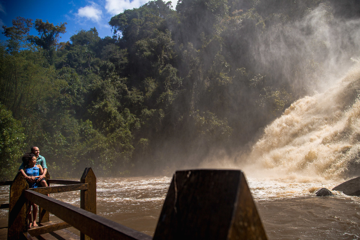 ensaio fotográfico pré casamento na ponte da cachoeira de pancada grande ituberá
