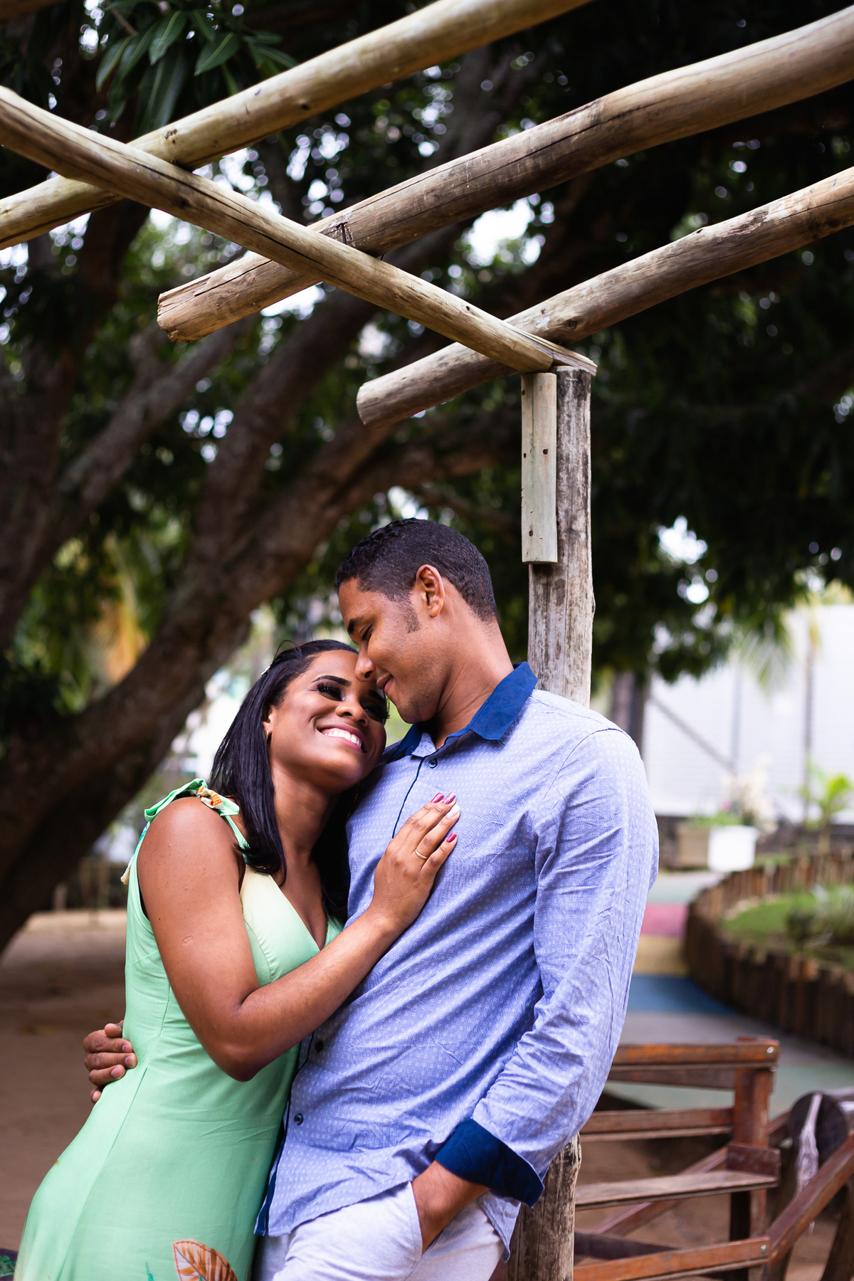 Ensaio Pré casamento em área verde em Salvador