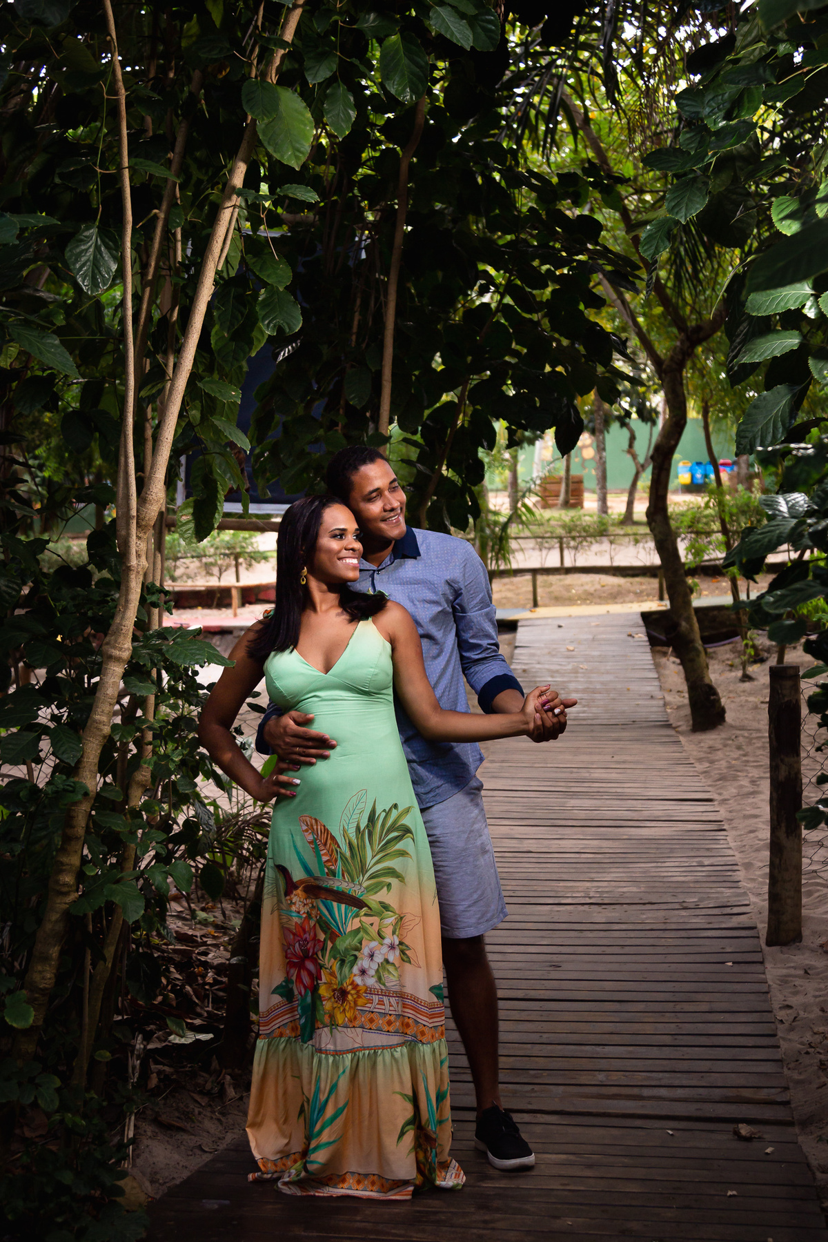 Retrato de noivos na ponte em Salvador