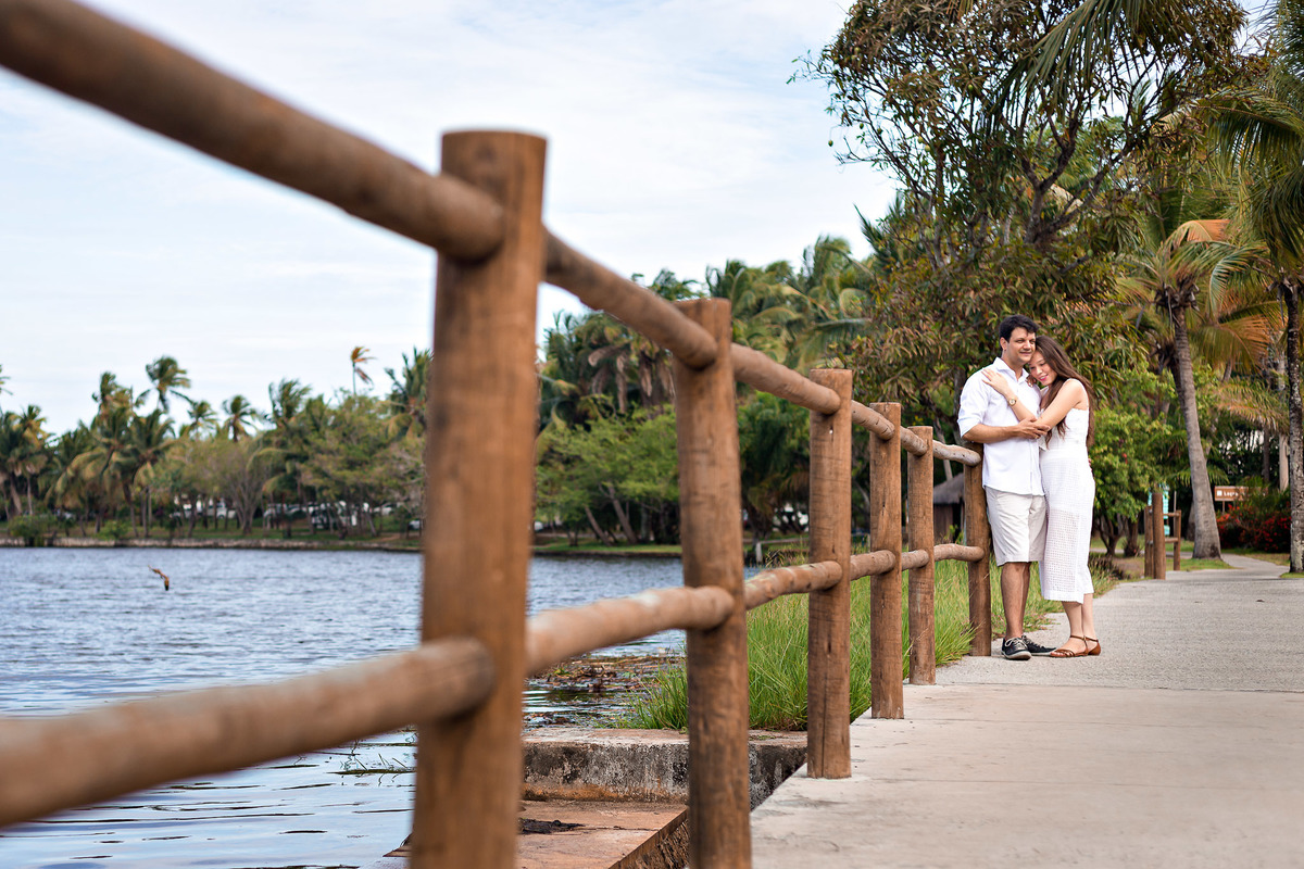 Foto de ensaio pré casamento rústico em Salvador na Praia do Forte