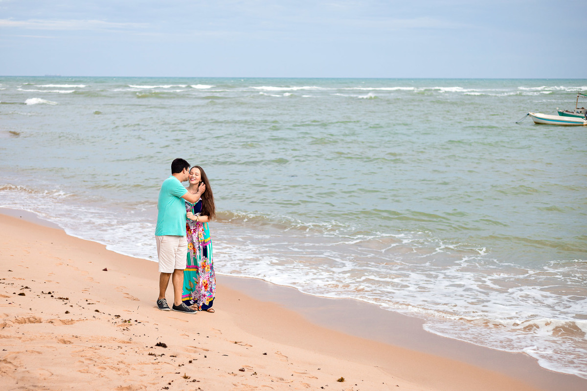 Ensaio pré wedding andando na praia do forte bahia