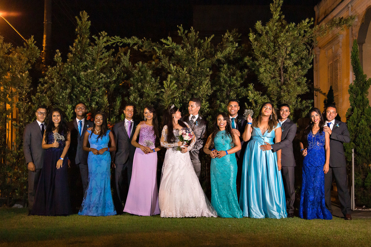 Foto dos padrinhos e madrinhas no Espaço Quinta da Madragoa em Salvador Bahia