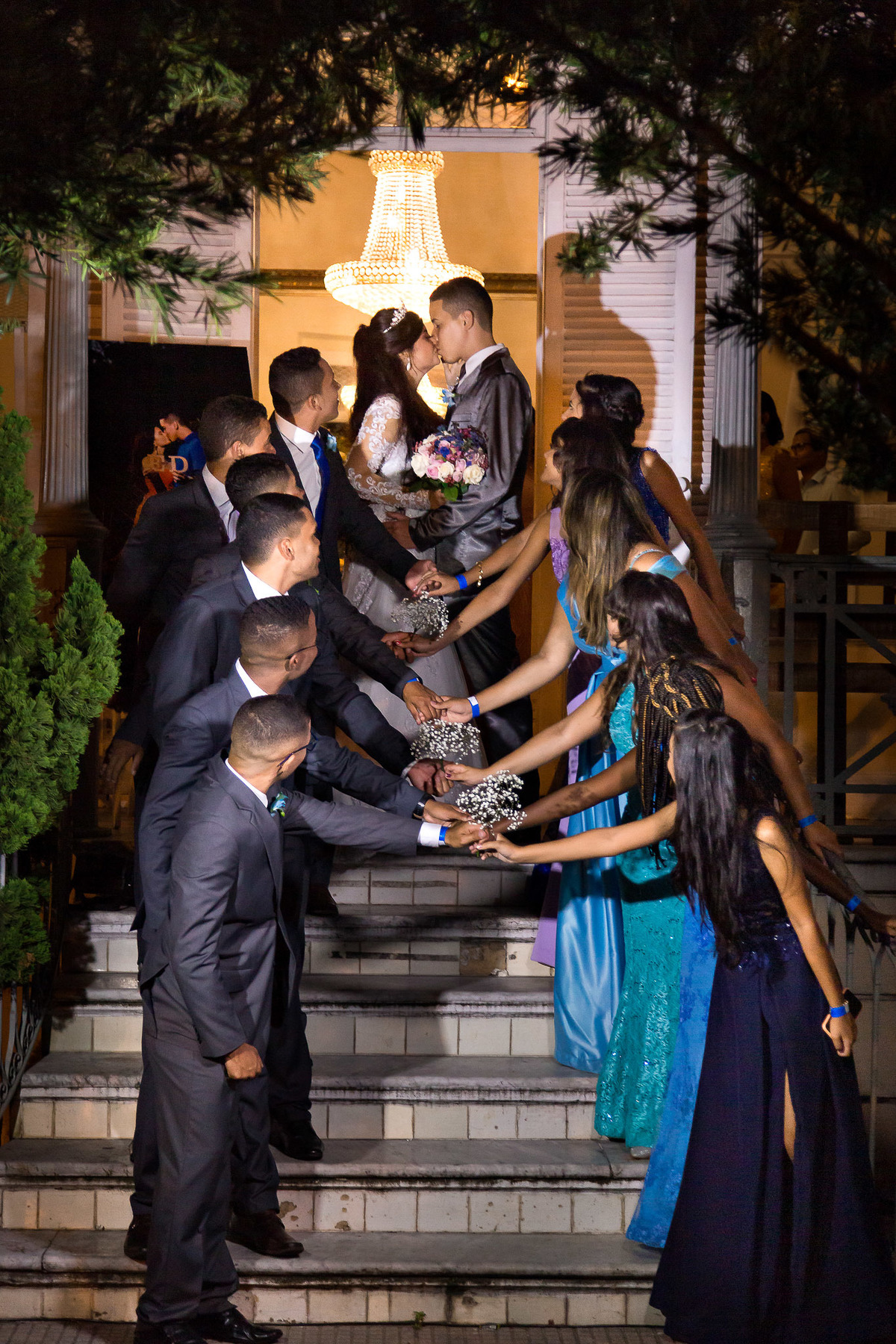 Foto dos padrinhos e madrinhas no Espaço Quinta da Madragoa em Salvador Bahia