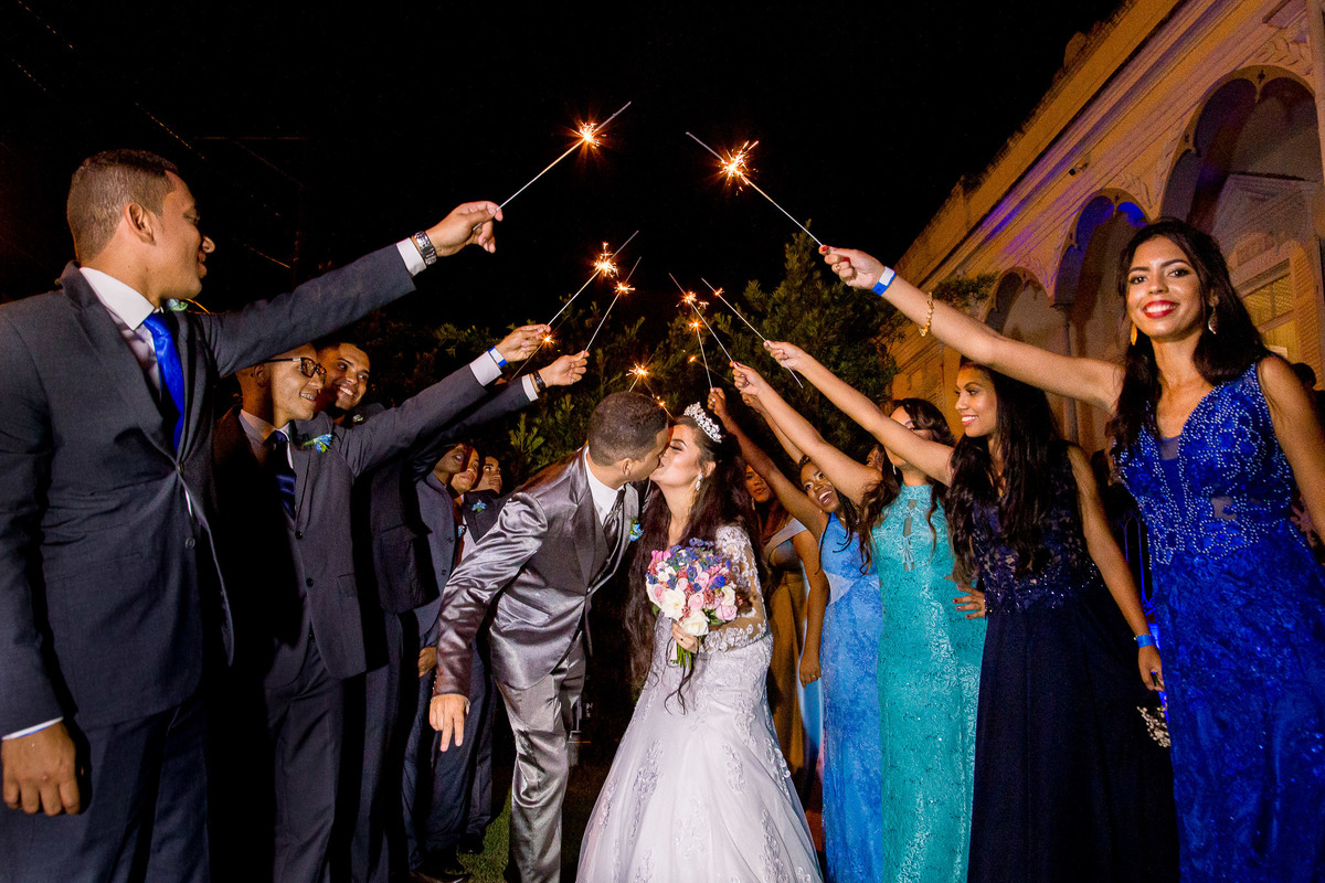 Foto dos padrinhos e madrinhas no Espaço Quinta da Madragoa em Salvador Bahia