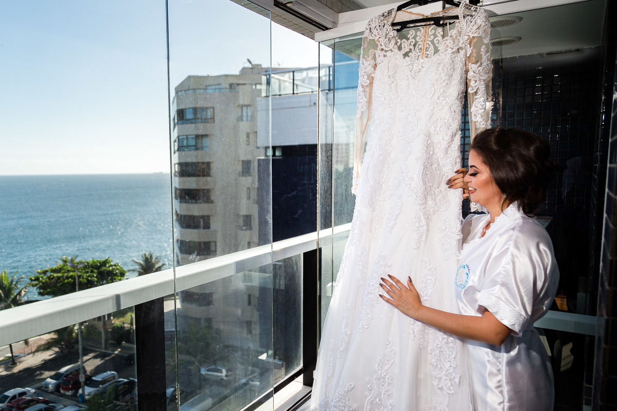 foto da noiva com o vestido