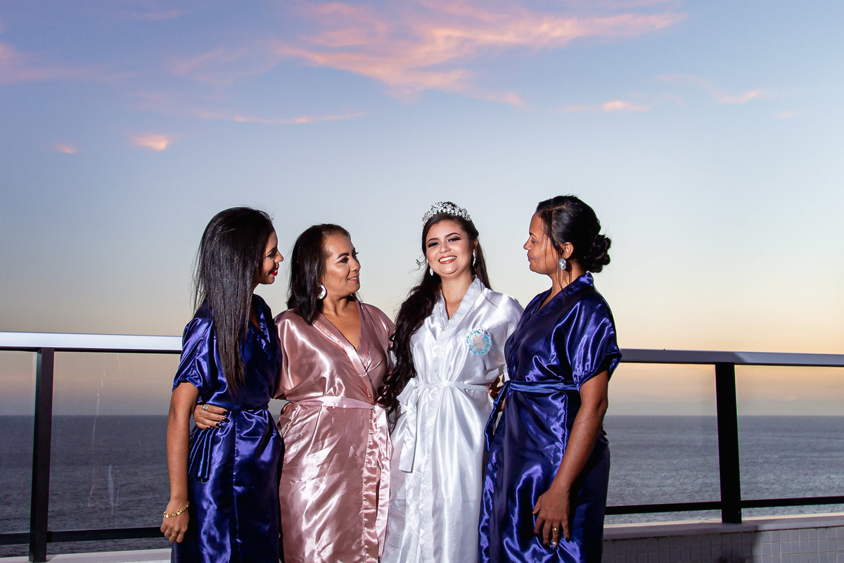 foto da noiva com a mae no making of