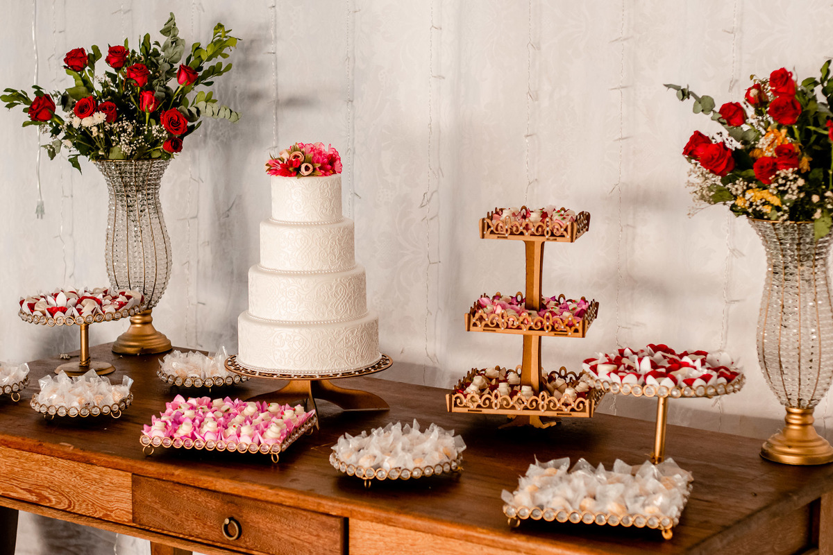 bolo de casamento branco fake